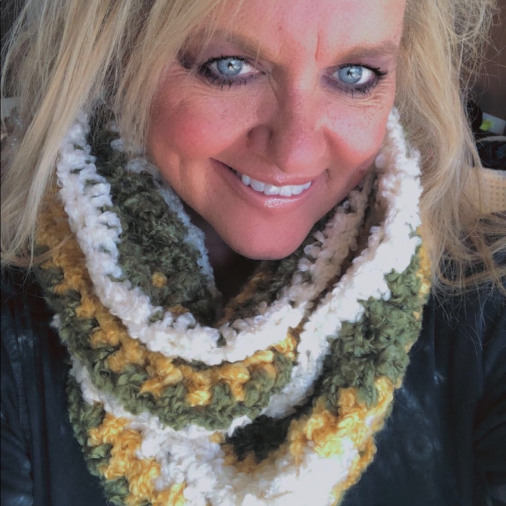 Chunky infinity scarf